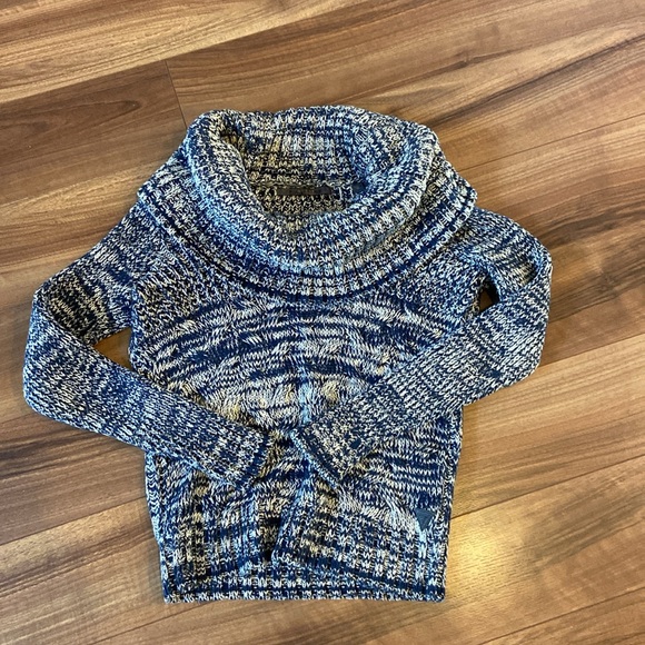 Guess - Cowlneck Cozy Swester - Picture 1 of 7